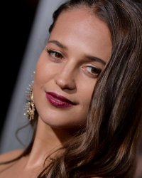 Alicia Vikander : tourner des scènes de sexe n'a pas toujours été facile !