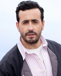 Jonathan Cohen sur le tournage du Flambeau : "Les premiers jours étaient chauds"
