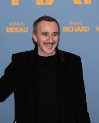 Élie Semoun annonce la sortie de son premier roman "Compter jusqu'à toi"