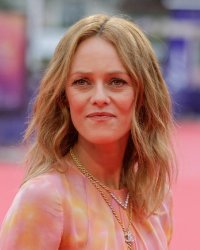 Incollable sur Vanessa Paradis ? 10 indiscrétions sur l'icône française