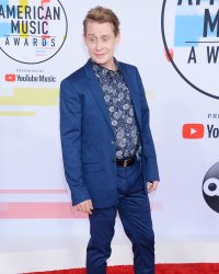 Macaulay Culkin défend à nouveau Michael Jackson : "Il ne m'a jamais rien fait"