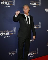 Franck Dubosc arrive en Patrick Chirac au mariage du réalisateur de Camping !