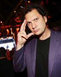 Éric Antoine va animer une émission de karaoké géant