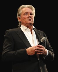 Anthony Delon se confie sur son père : "Il est seul, il est malheureux"