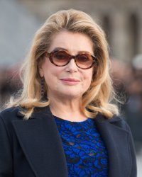 Catherine Deneuve a "souffert d'être éloignée" de ses enfants
