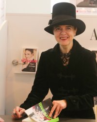 Amélie Nothomb, agressée sexuellement par 4 hommes à 12 ans