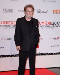 Eddy Mitchell : le chanteur charge Laeticia Hallyday dans un livre