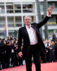 Alain Delon explique son absence aux obsèques de Romy Schneider