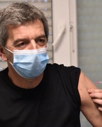 Michel Cymes, vacciné pour de faux ? Il répond à la rumeur !