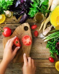 Raw food : pourquoi manger cru est à la mode ?