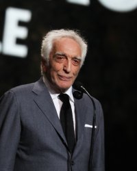 Gérard Darmon confiné : il dévoile un look capillaire étonnant !