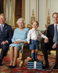 Nouveau portrait pour un prince George complètement timbré !
