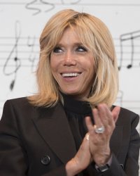 Brigitte Macron se déhanche sur du Magic System et enflamme la Toile