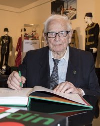 Décès de Pierre Cardin : 3 faits à connaître sur le légendaire couturier