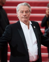 Alain-Fabien Delon évoque "une longue convalescence" pour son père