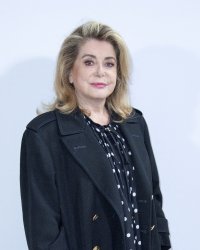Catherine Deneuve sur scène pour la première fois : "C'est une folie pour moi"