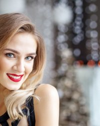 3 idées de coiffures faciles pour Noël
