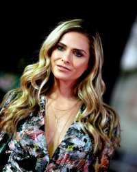 Clara Morgane : cette chanteuse française avec qui on l'a déjà confondue