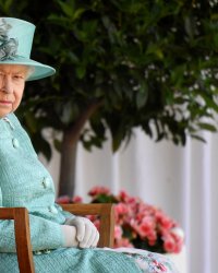 Pour faire face à la crise, Elizabeth II se lance dans le business du gin