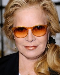 Sylvie Vartan, grand-mère comblée : elle se dit fière de ses petites filles