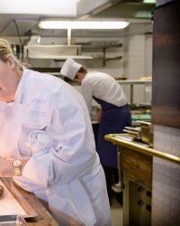 Hélène Darroze : ce jour où elle a mangé "de la cire d'abeille" dans Top Chef