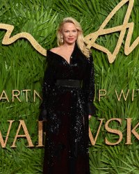 Pamela Anderson bientôt Française ? La star s'installerait à Marseille