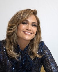 Jennifer Lopez accusée d'avoir abusé de la chirurgie esthétique, elle répond