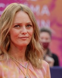Vanessa Paradis relève l'importance de la culture "pour la santé et la société"