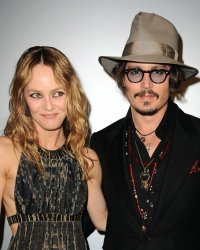 Johnny Depp, accusé de violence : son ex Vanessa Paradis prend sa défense