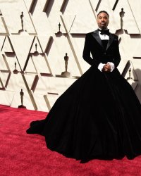 Le smoking-robe d'un acteur américain fait sensation aux Oscars