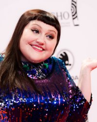 Beth Ditto trouve la burqa "cool"