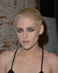 Ces stars qui, comme Kristen Stewart, se sont rasé la tête