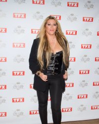 Loana : attaquée sur son physique, elle pousse un coup de gueule