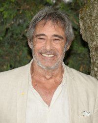Gérard Lanvin, un papa strict ? Son fils Manu se confie sur leur relation