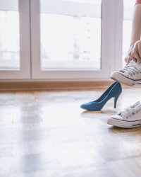 Quand les chaussures dépareillées deviennent tendance !