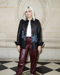 Louane attaquée sur son physique : "Je ne prétends pas être mannequin"