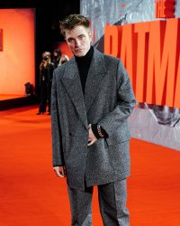 Robert Pattinson : jaloux, ses colocs lui "laissaient à peine une part de pizza"