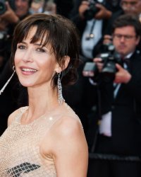Sophie Marceau fait ses débuts à la télévision mais "préfère" le cinéma