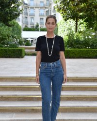 Marie-Ange Casta dévoile ses secrets beauté pour un été au top
