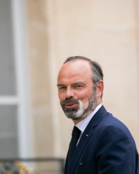 La barbe blanche d'Edouard Philippe enfin expliquée !