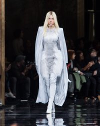 Fashion Week : Gigi Hadid et Kendall Jenner, stars du défilé Balmain