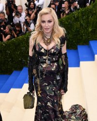 Madonna : sa fille Lourdes fait son premier défilé, dénudée et poilue