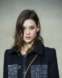 Astrid Bergès-Frisbey se confie sur ses secrets beauté