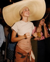 Le chapeau en paille de Jacquemus séduit autant qu'il divise