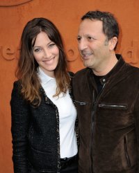 Arthur se remémore sa première rencontre avec Mareva Galanter