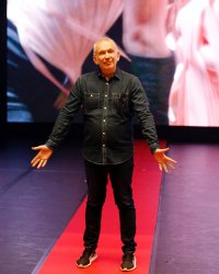 Jean-Paul Gaultier, fraîchement retraité : "Je pars sans partir"