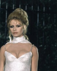 Brigitte Bardot, ambassadrice du chignon iconique des années 1960