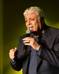 Enrico Macias : la première fois où il a fumé du cannabis