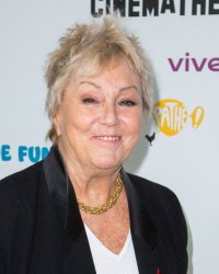 Mylène Demongeot annonce être "guérie" de son cancer : "J'ai bondi de joie !"
