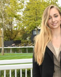 Emma Smet : victime de harcèlement elle raconte avoir "changé cinq fois d'école"
